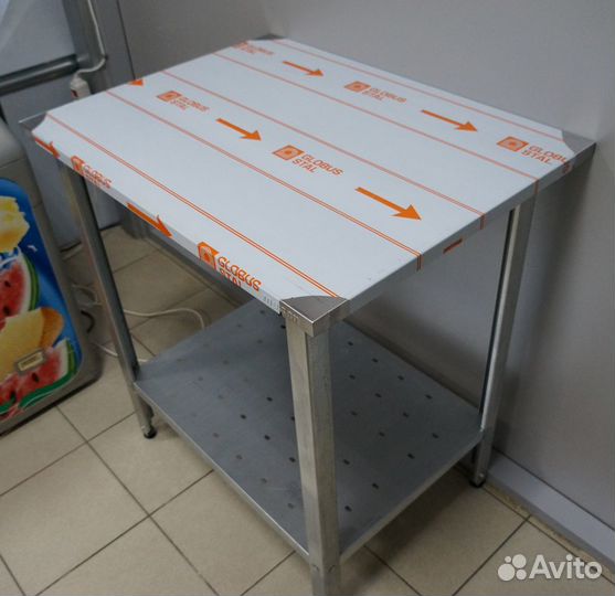 Стол нейтральный