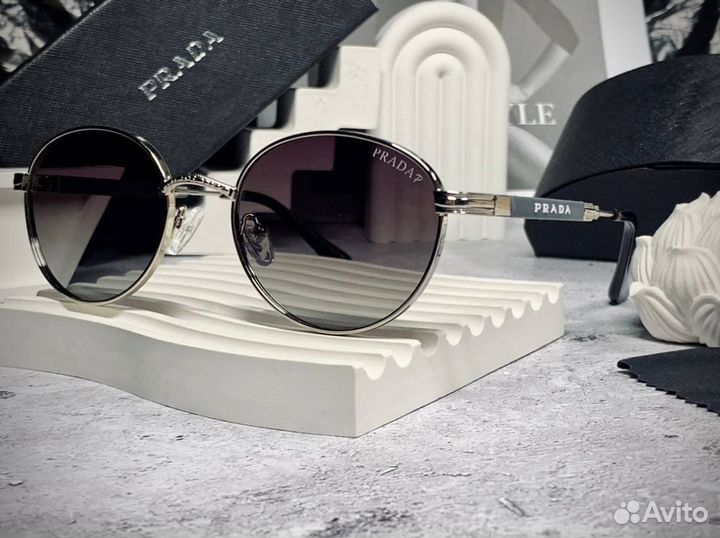 Очки Prada серебристые