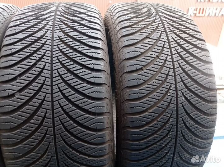 Goodyear Vector 4Seasons Gen-2 215/50 R17