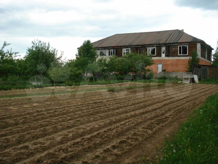 Коттедж 1400 м² на участке 7,5 га