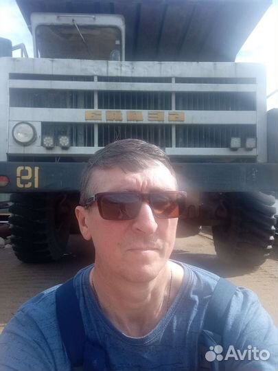 Водитель самосвала