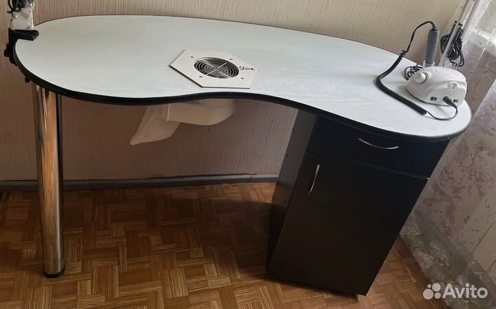 Стол маникюрный с вытяжкой