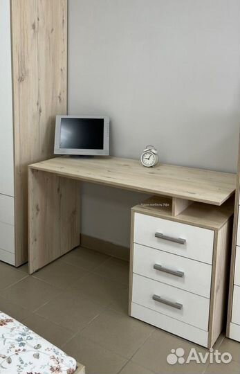 Письменный стол