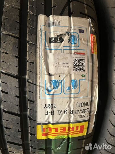 Pirelli P Zero 245/45 R19 102Y