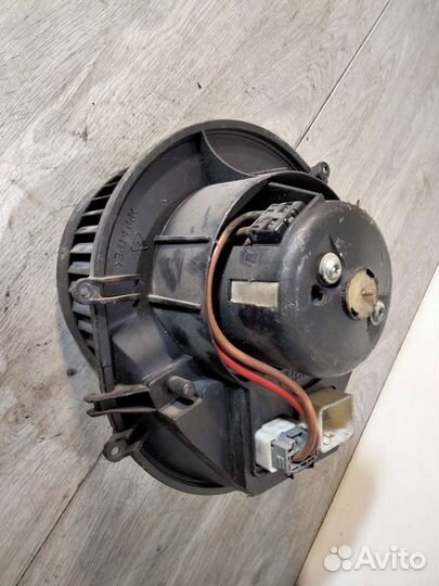 Моторчик печки Вольво S80