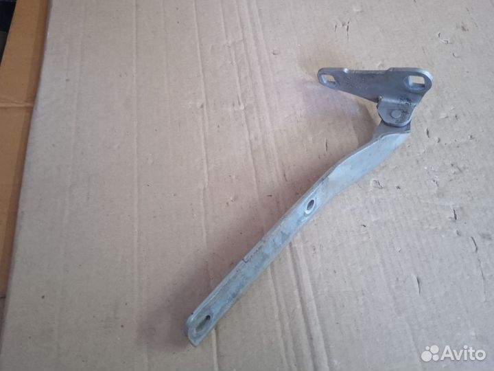 Петля капота левая Citroen C6