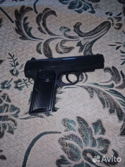 Игрушечный пистолет