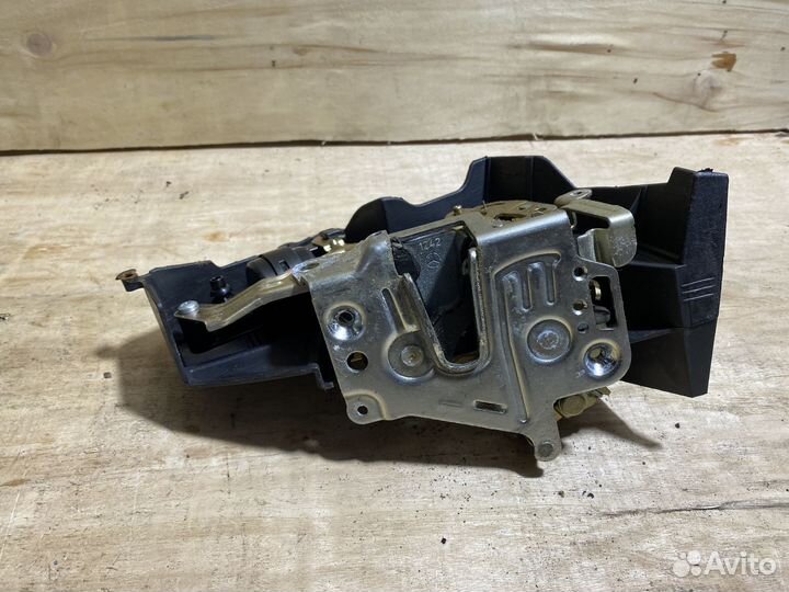 Замок задней правой двери Mercedes W210 ZD167