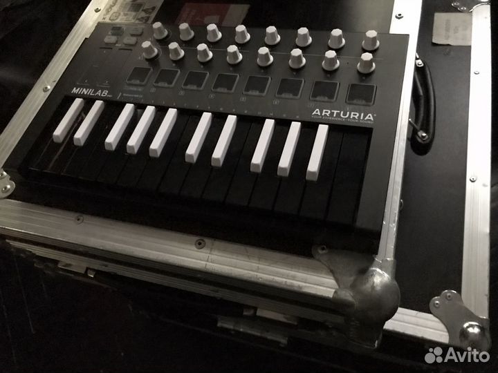 Arturia minilab mk2 inverted keys black edition
