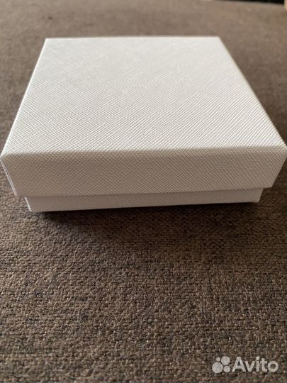 Подарочная коробка белая