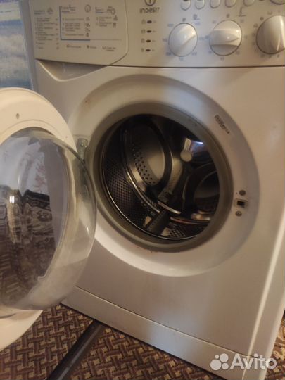 Стиральная машина Indesit узкая 5кг