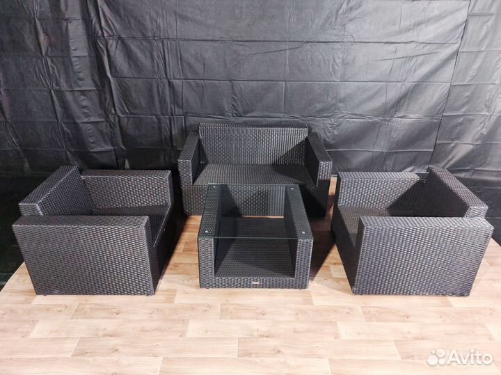 Комплект плетеной мебели для сада