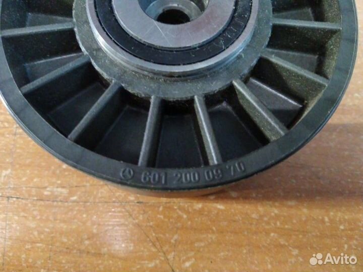 Ролик обводной поликлинового ремня Mercedes-Benz