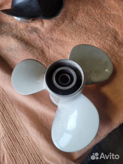 Винт на лодочный мотор Yamaha 9,9-15