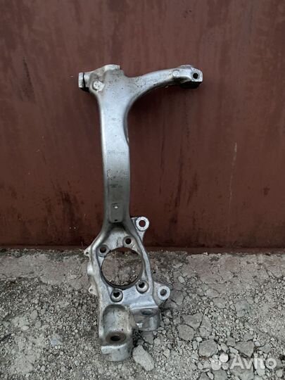 Правый поворотный кулак audi a4 b7