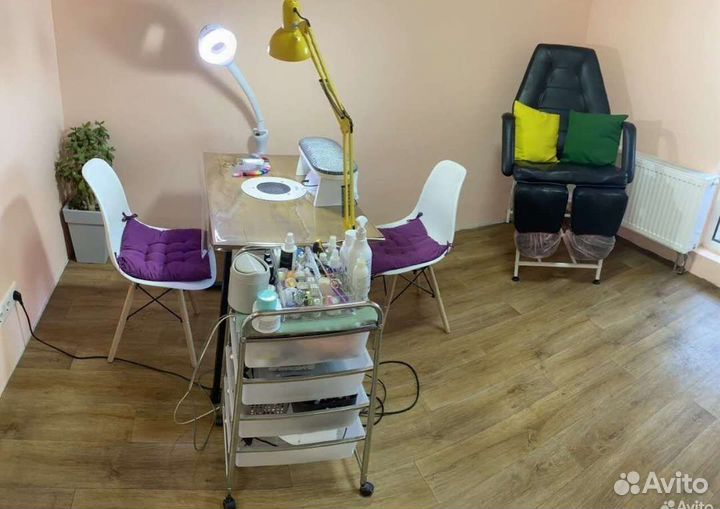 Маникюр и педикюр