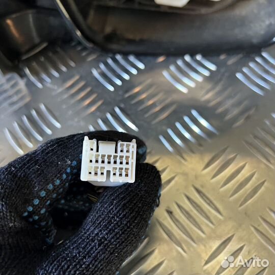 Зеркало правое Land Cruiser 100