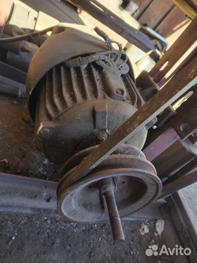 Мельница для зерна бу