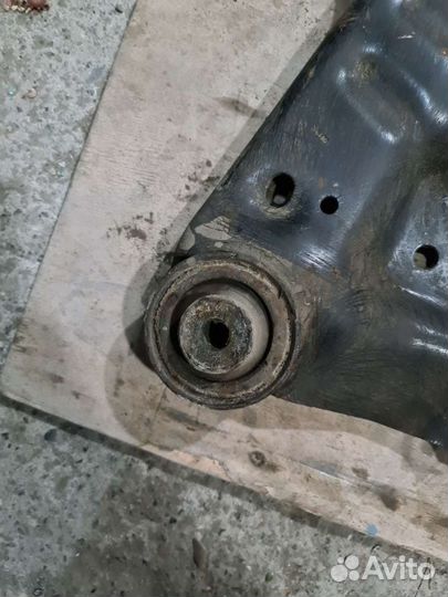 Рычаг передний левый Mercedes W639