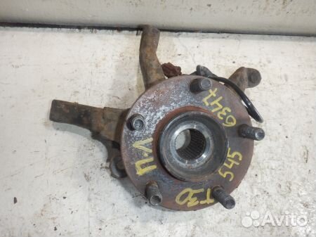 Кулак передний левый