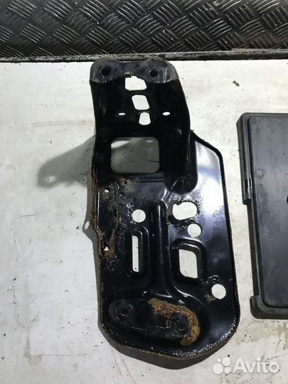 Крепление аккумулятора Lifan X60