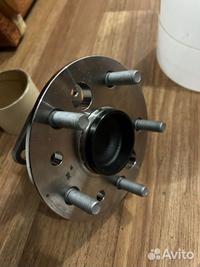 Задняя левая ступица camry