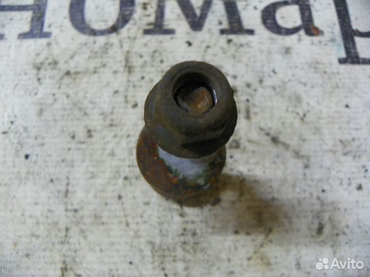Болт развала задних колес Skoda Octavia