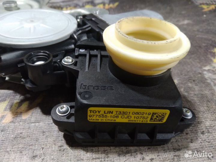 Стеклоподъемник задний левый Toyota Camry ACV40