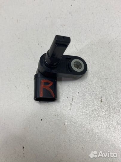 Датчик abs правый Toyota Land Cruiser 200