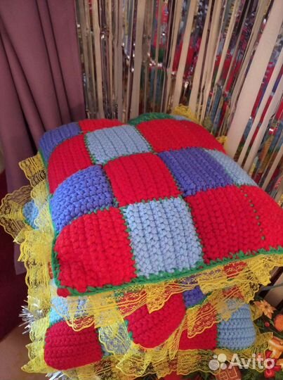 Подушки вязаные