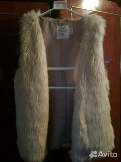 Жилетка новая белая