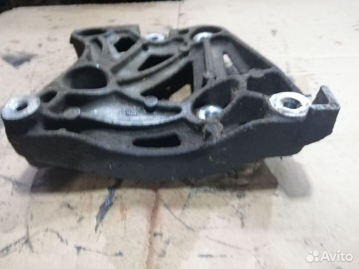 Кронштейн компрессора кондиционера Captiva Z22D1