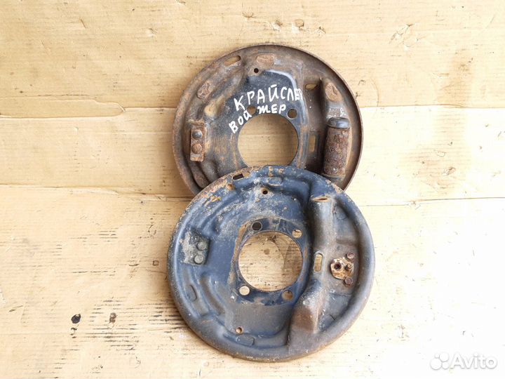 Щит опорный задний Крайслер Вояджер 00-08