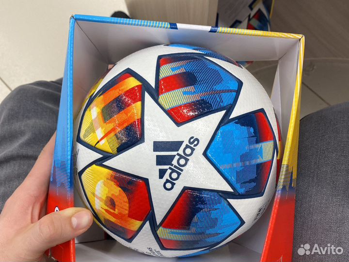 Футбольный мяч adidas лига чемпионов