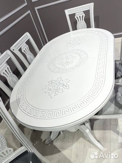 Кухонный стол и стулья