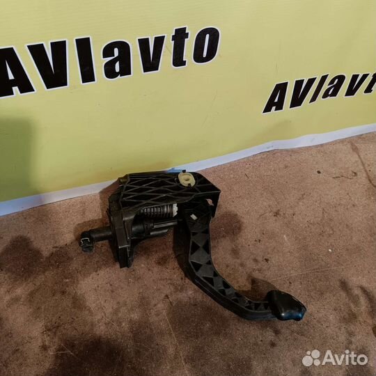 Педаль сцепления Volkswagen Polo 5