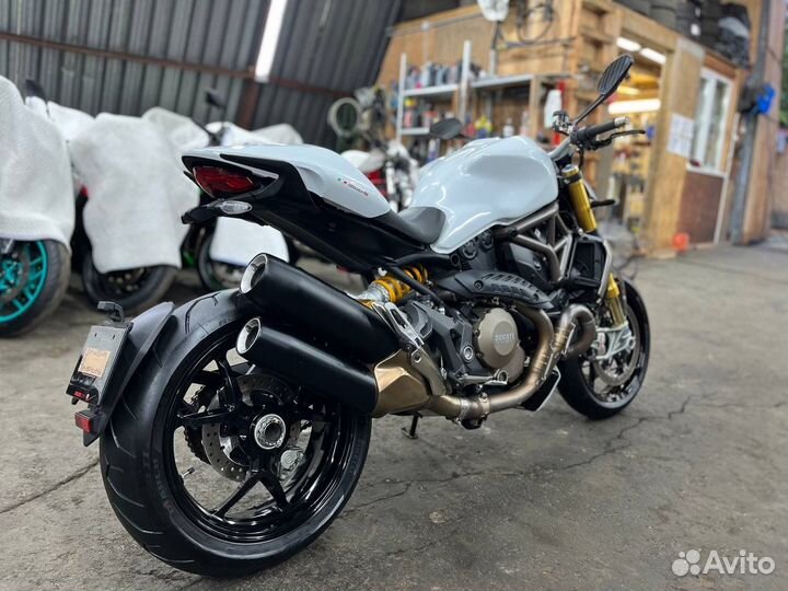 Ducati Monster 1200 S