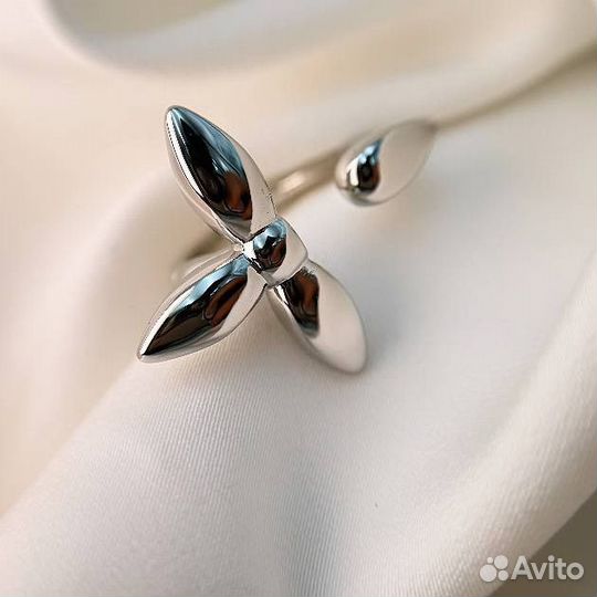 Кольцо louis vuitton