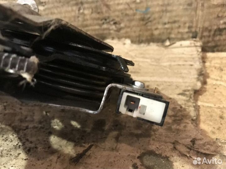 Рычаг стояночного тормоза Toyota Alphard