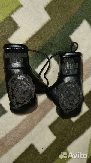 Брелок перчатки кожа