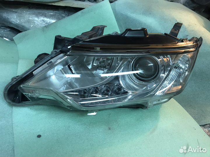 Фара левая Toyota Camry 50 V55 xenon