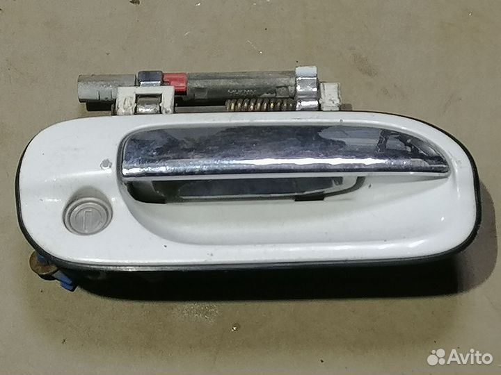 Ручка двери пер. правая для Nissan Sunny B15 2000г