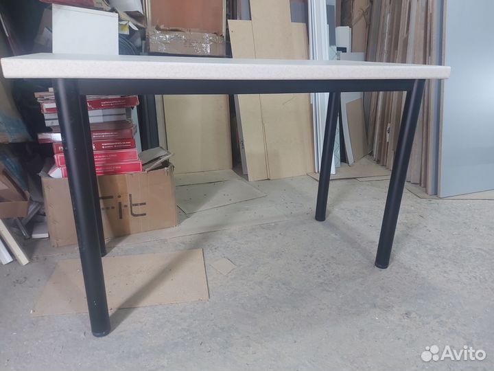 Кухонный стол