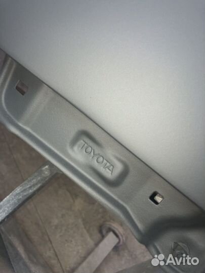 Переднее правое крыло на Toyota Corolla runx