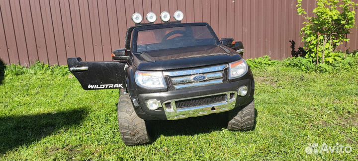 Детский автомобиль на аккумуляторе