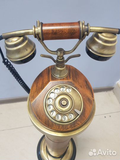 Напольный ретро телефон