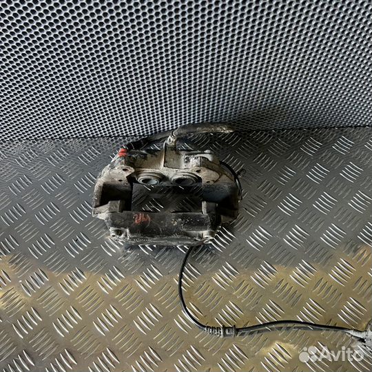 Суппорт тормозной передний левый Mercedes-Benz S-к