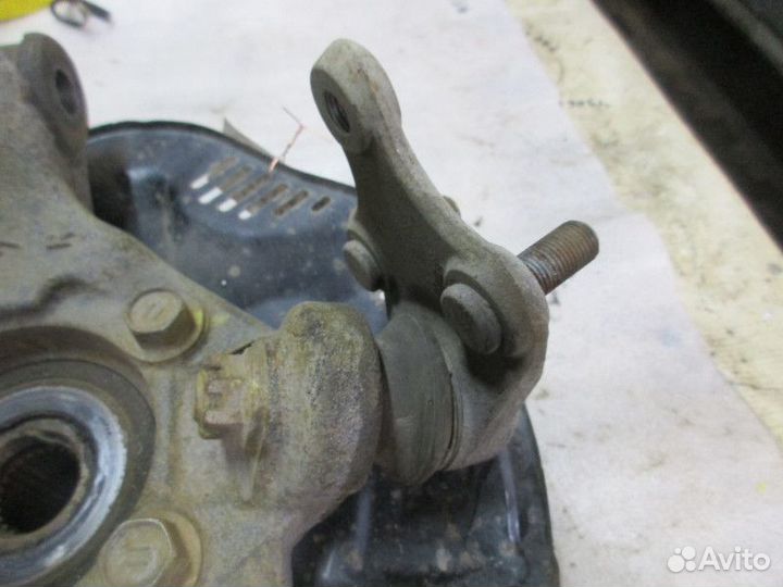 Кулак поворотный передний правый Toyota Auris (E15