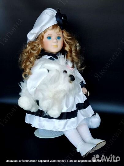 Куколка фарфоровая коллекционная