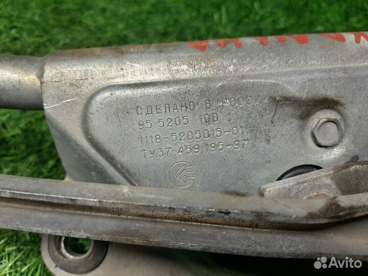 Трапеция стеклоочистителя на Лада Калина